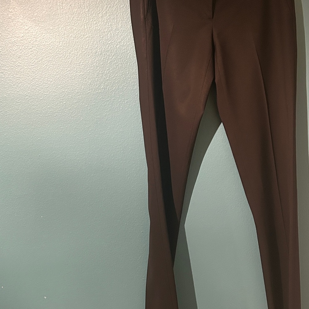 Theory 
From Bloomingdale’s 

Size: 2

Black formal suit pants